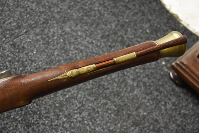 Lot 691 - A FLINTLOCK BAYONET BLUNDERBUSS BY LOTT OF READING