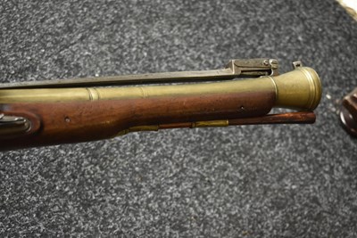 Lot 691 - A FLINTLOCK BAYONET BLUNDERBUSS BY LOTT OF READING