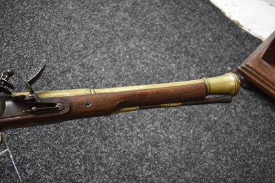 Lot 689 - A FLINTLOCK BLUNDERBUSS BY KETLAND & CO.