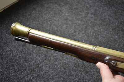 Lot 689 - A FLINTLOCK BLUNDERBUSS BY KETLAND & CO.