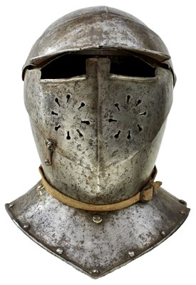 Lot AN EARLY 17TH CENTURY GERMAN CUIRASSIER'S CLOSE HELMET