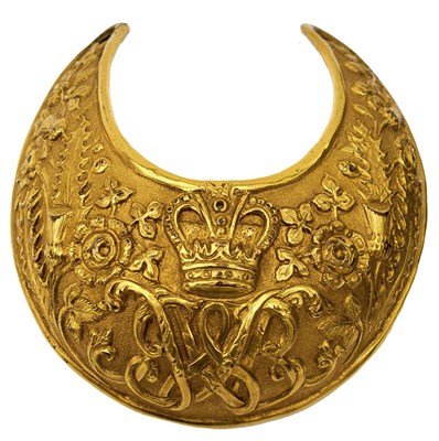 Lot AN ORNATE GILT GEORGIAN OFFICER'S GORGET