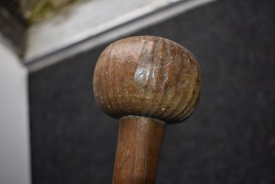 Lot 114 - AN UNUSUAL ZULU KNOBKERRIE