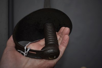 Lot 206 - A 19TH CENTURY BRITISH TRANSITIONAL NAVAL CUTLASS