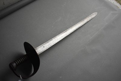 Lot 206 - A 19TH CENTURY BRITISH TRANSITIONAL NAVAL CUTLASS