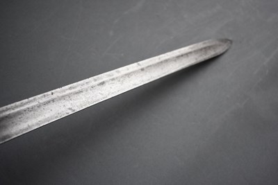 Lot 206 - A 19TH CENTURY BRITISH TRANSITIONAL NAVAL CUTLASS