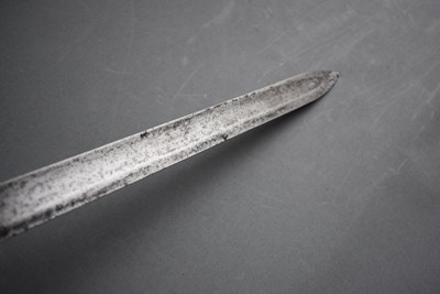 Lot 206 - A 19TH CENTURY BRITISH TRANSITIONAL NAVAL CUTLASS