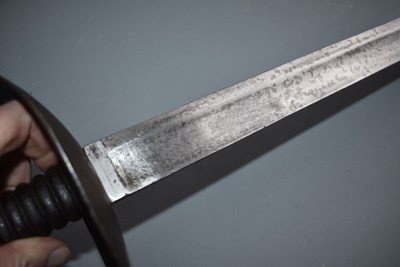 Lot 206 - A 19TH CENTURY BRITISH TRANSITIONAL NAVAL CUTLASS