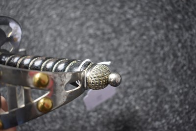 Lot 132 - A VICTORIAN 2ND LIFE GUARDS OFFICER'S SWORD