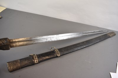 Lot 156 - AN OMANI SILVER MOUNTED KATTARA OR SWORD