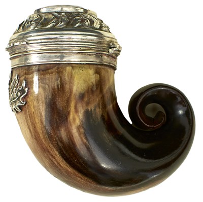 Lot 417 - A SCOTTISH WHITE METAL MOUNTED HORN SNUFF MULL