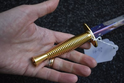 Lot 512 - A FALKLANDS WAR COMMEMORATIVE WILKINSON SWORD COMMANDO DAGGER