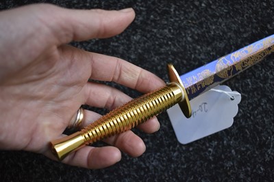 Lot 512 - A FALKLANDS WAR COMMEMORATIVE WILKINSON SWORD COMMANDO DAGGER