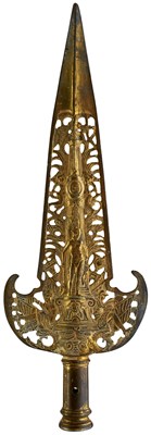 Lot 397 - AN ORNATE 19TH CENTURY FRENCH GILT HALBERD HEAD