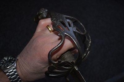 Lot 546 - A VERY RARE 18TH CENTURY 1ST TROOP OF THE HORSE GUARDS OFFICER'S BACK SWORD