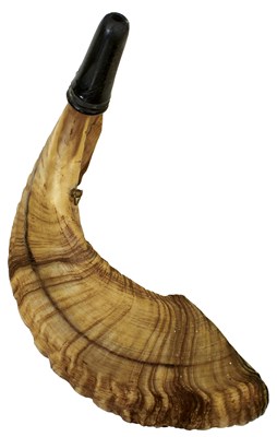 Lot 857 - AN UNUSUAL VICTORIAN SCOTTISH POWDER HORN