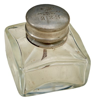 Lot 546 - A GLASS SPORTING GUN OIL BOTTLE BY DIXON & SONS
