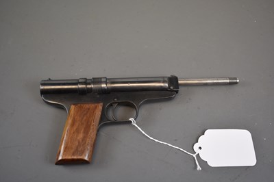 Lot 411 - A .177 CALIBRE ANTIQUE HUBERTUS AIR PISTOL