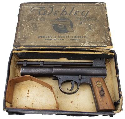 Lot 505 - A BOXED .177 CALIBRE ANTIQUE WEBLEY MKI AIR PISTOL