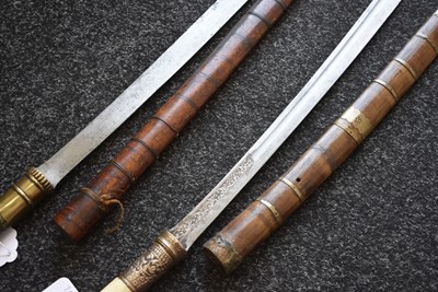 Lot 459 - A 19TH CENTURY BURMESE DHA OR SWORD