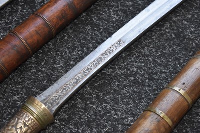 Lot 459 - A 19TH CENTURY BURMESE DHA OR SWORD