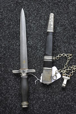 Lot 52 - A VERY RARE THIRD REICH POSTSCHUTZ PRESENTATION DAMASCUS BLADED DAGGER