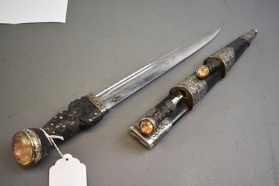 Lot 553 - A HALLMARKED SILVER MOUNTED SCOTTISH OFFICER'S DIRK OF THE ARGYLL & SUTHERLAND HIGHLANDERS