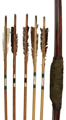 Lot 869 - A VICTORIAN LONGBOW AND QUIVER