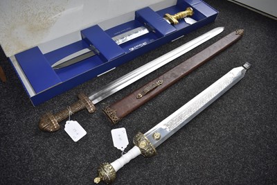 Lot 864 - A REPRODUCTION ROMAN SWORD