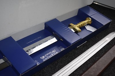 Lot 864 - A REPRODUCTION ROMAN SWORD