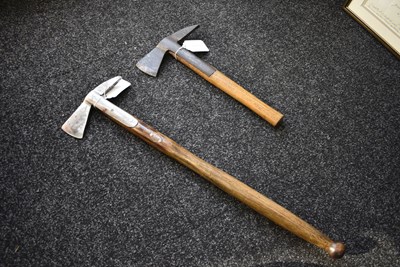 Lot 186 - A 19TH CENTURY ROYAL NAVAL BOARDING AXE
