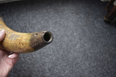 Lot 508 - A CARVED HORN POWDER HORN