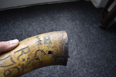 Lot 508 - A CARVED HORN POWDER HORN