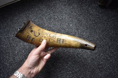 Lot 508 - A CARVED HORN POWDER HORN
