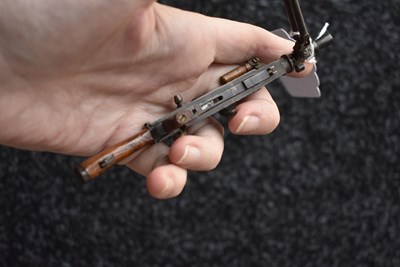 Lot 704 - A GOOD BRITISH ORDNANCE FACTORY MODEL OF A BRENLIGHT MACHINE GUN