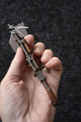 Lot 704 - A GOOD BRITISH ORDNANCE FACTORY MODEL OF A BRENLIGHT MACHINE GUN