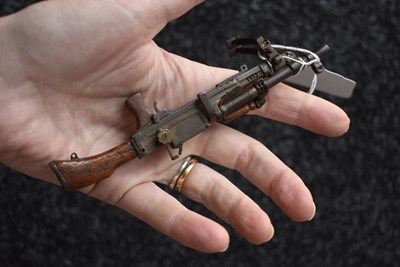 Lot 704 - A GOOD BRITISH ORDNANCE FACTORY MODEL OF A BRENLIGHT MACHINE GUN