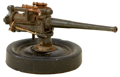 Lot A GOOD VICTORIAN MINIATURE MODEL OF A BRITISH ROYAL NAVY C.1900 FOUR POUNDER DECK GUN