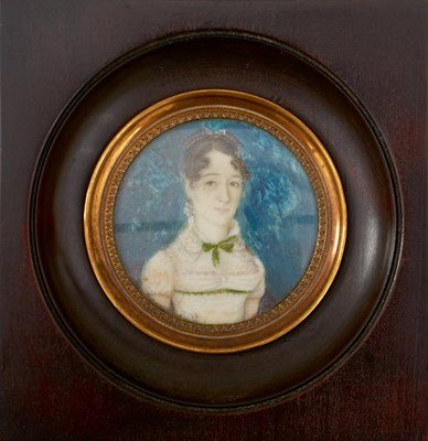 Lot AN EARLY 19TH CENTURY FRENCH MINIATURE PORTRAIT OF A YOUNG WOMAN