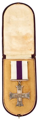 Lot 636 - A CASED MILITARY CROSS