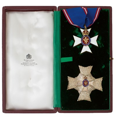Lot 631 - CASED - THE ROYAL VICTORIAN ORDER KNIGHT COMMANDER'S SET OF INSIGNIA