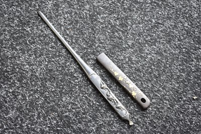 Lot 39 - AN IRON KODZUKA