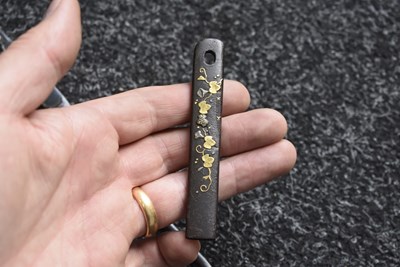 Lot 39 - AN IRON KODZUKA