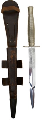 Lot 909 - A POST WAR THIRD PATTERN FAIRBAIN-SYKES COMMANDO KNIFE OR DAGGER