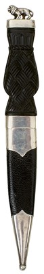 Lot 840 - A SILVER MOUNTED SCOTTISH SGIAN DUBH