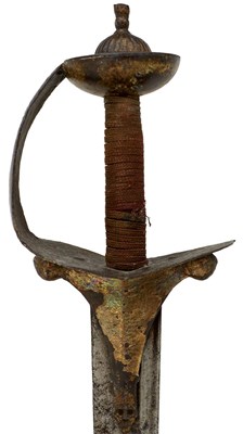 Lot 249 - A LATE 18TH CENTURY MUGHAL INDIAN KHANDA OR STRAIGHT SWORD WITH CHHATRI OR UMBRELLA MARK