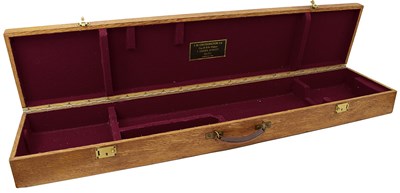 Lot 493 - AN OAK RIFLE CASE