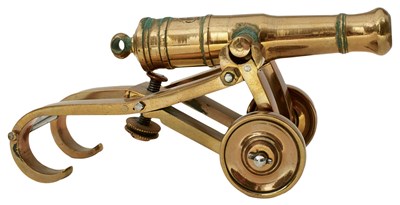 Lot 877 - A BRONZE DESK CANNON