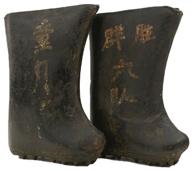 Lot 32 - A PAIR OF 18TH OR 19TH CENTURY CHINESE BOOTS