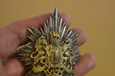 Lot 719 - A REGENCY PERIOD NON-COMMISSIONED OFFICER'S SHAKO PLATE OF THE GRENADIER GUARDS